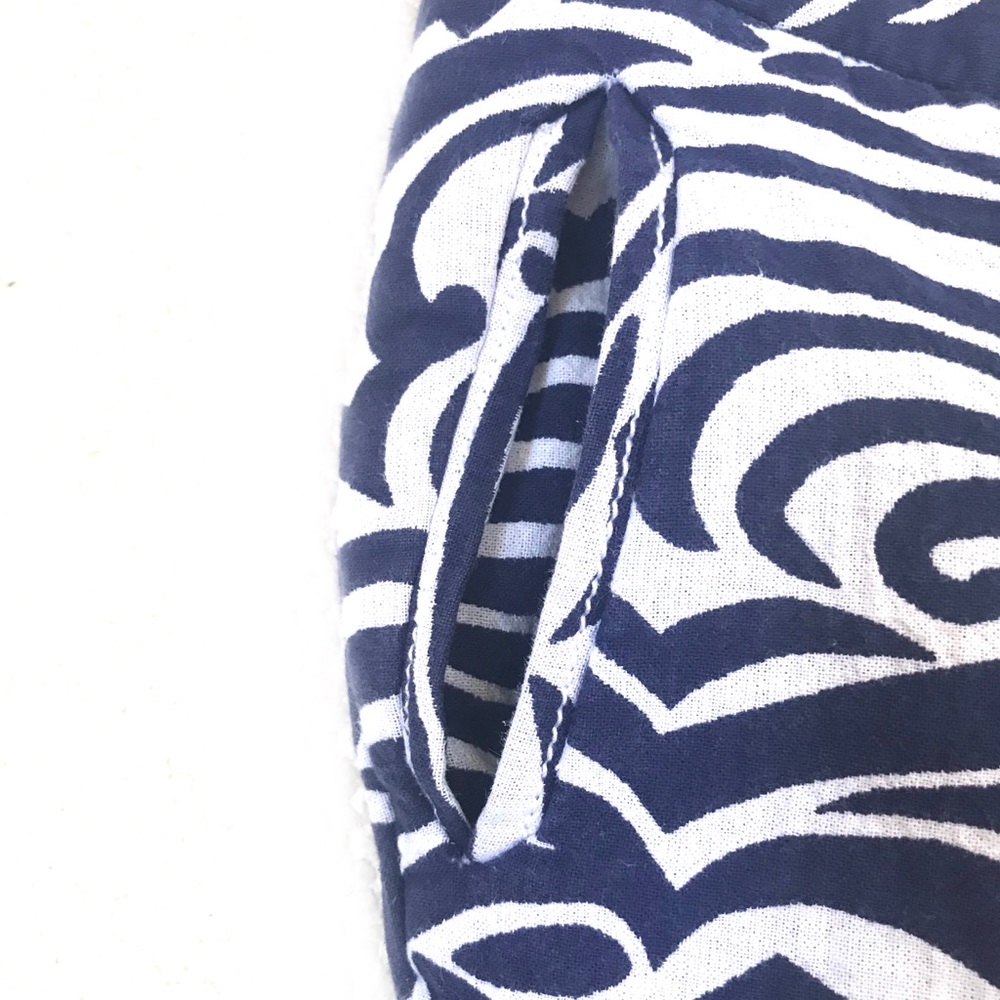 •SOLD•LILLY PULITZER Blue & White Print Crop Pants - Picture 3 of 5